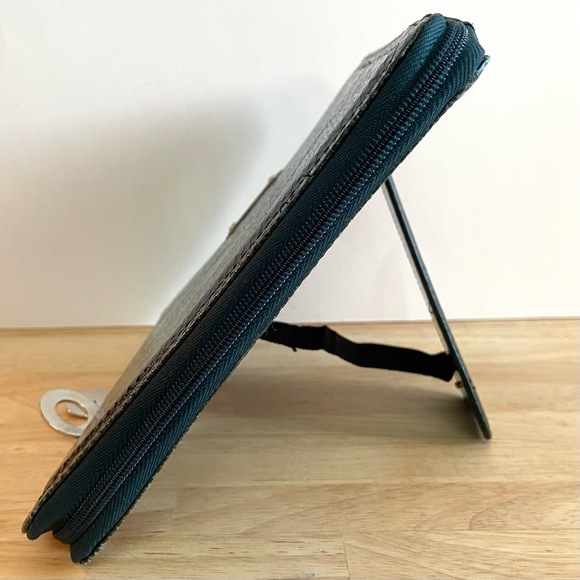 Nine West Emerald Green Metallic Snakeskin Zip IPad Cover - Picture 4 of 12